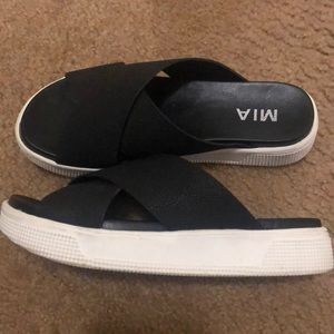 Leather Flip flops by Mia